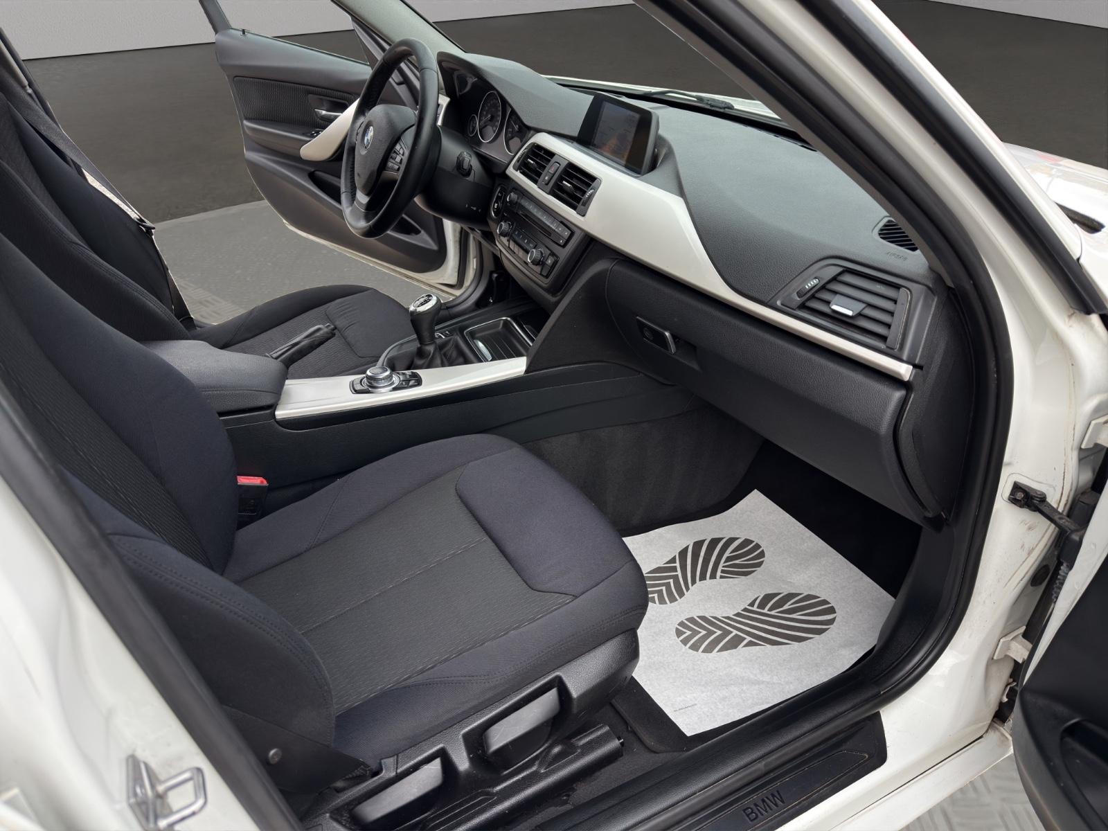BMW 318 2014 — photo 11