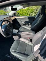 Tesla Model Y Long Range Dual Motor AWD  - schwarze Tesla Model Y