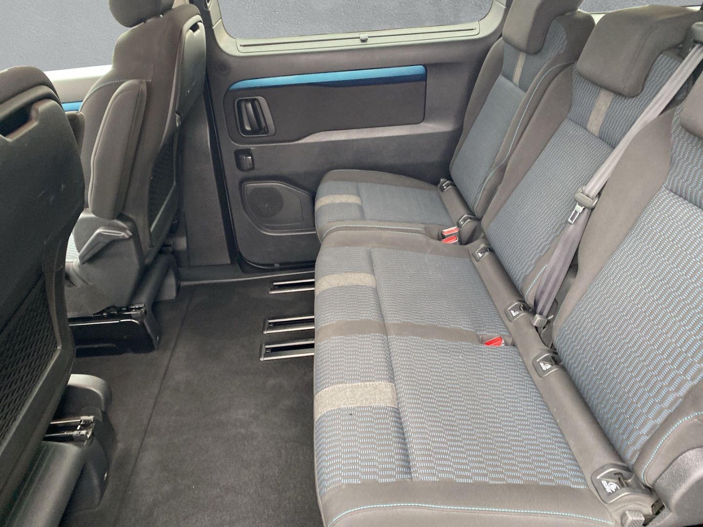 Fahrzeugabbildung Peugeot Traveller Active L2 2.0 BlueHDi 180 *Xenon*AHK