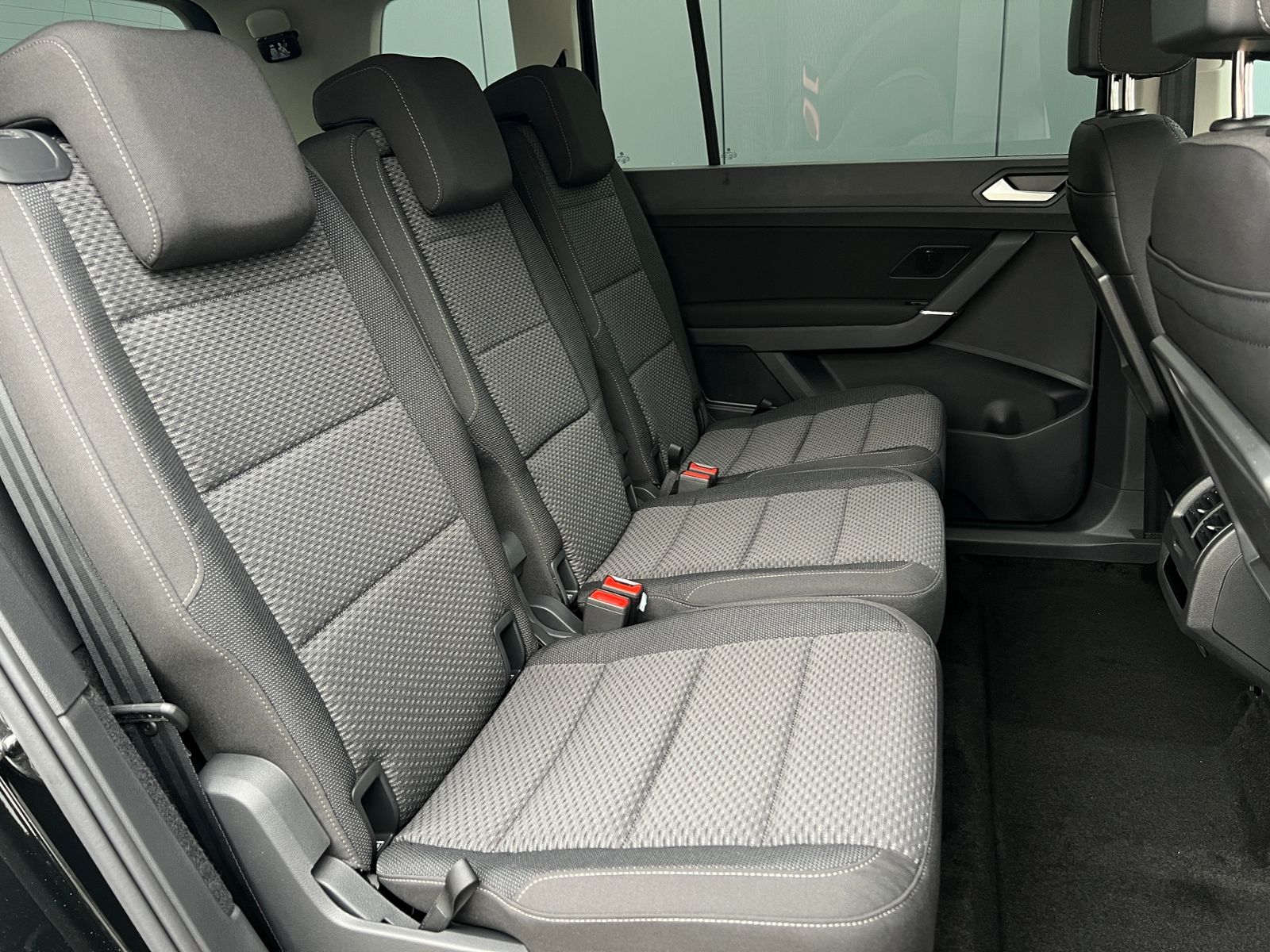 Fahrzeugabbildung Volkswagen Touran Comfortline 1.5 TSI DSG *LED, AHK, 7 Sitz