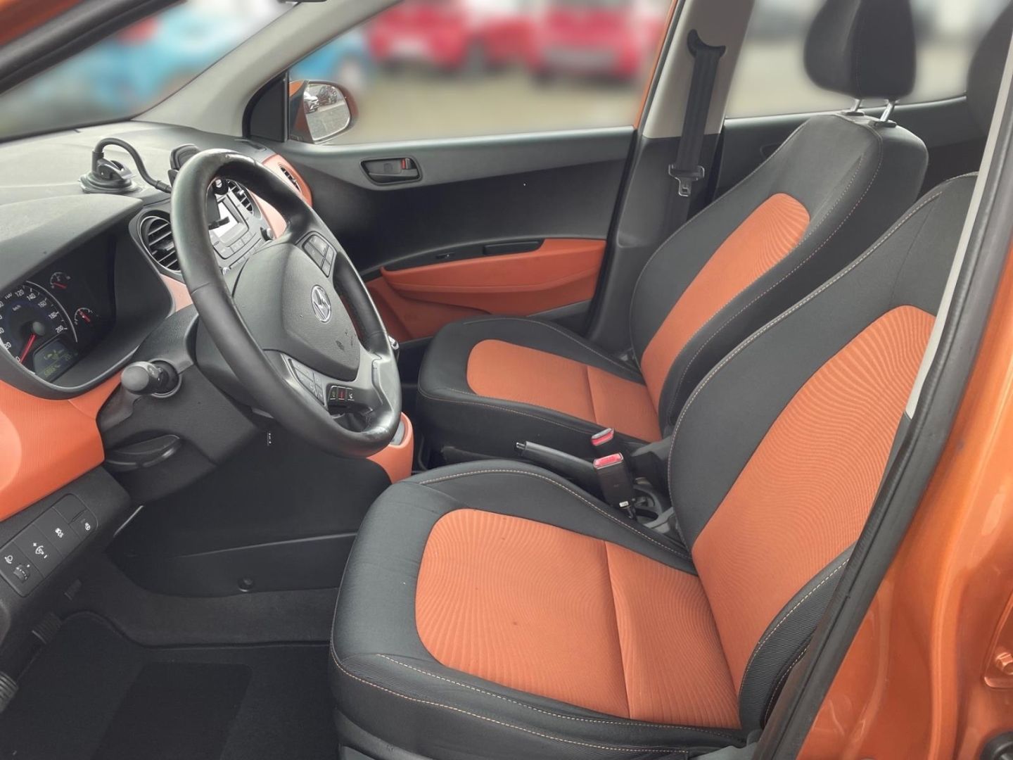 Fahrzeugabbildung Hyundai i10 1.0 FIFA WORLD CUP ALLWETTER+KLIMA+SHZ