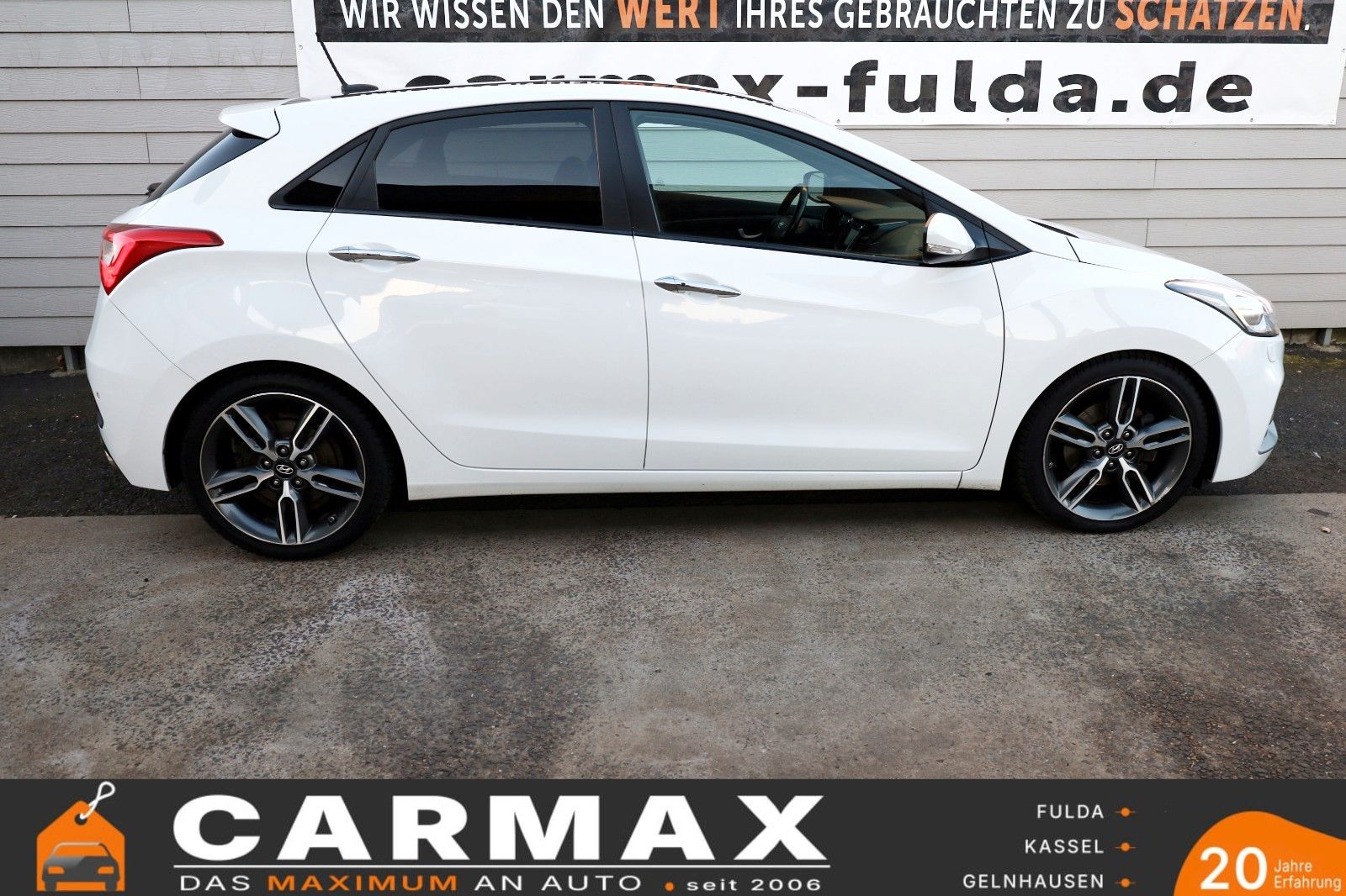 Fahrzeugabbildung Hyundai i30 Turbo T.Leder,Navi,Xenon,Kamera,SH,PDC