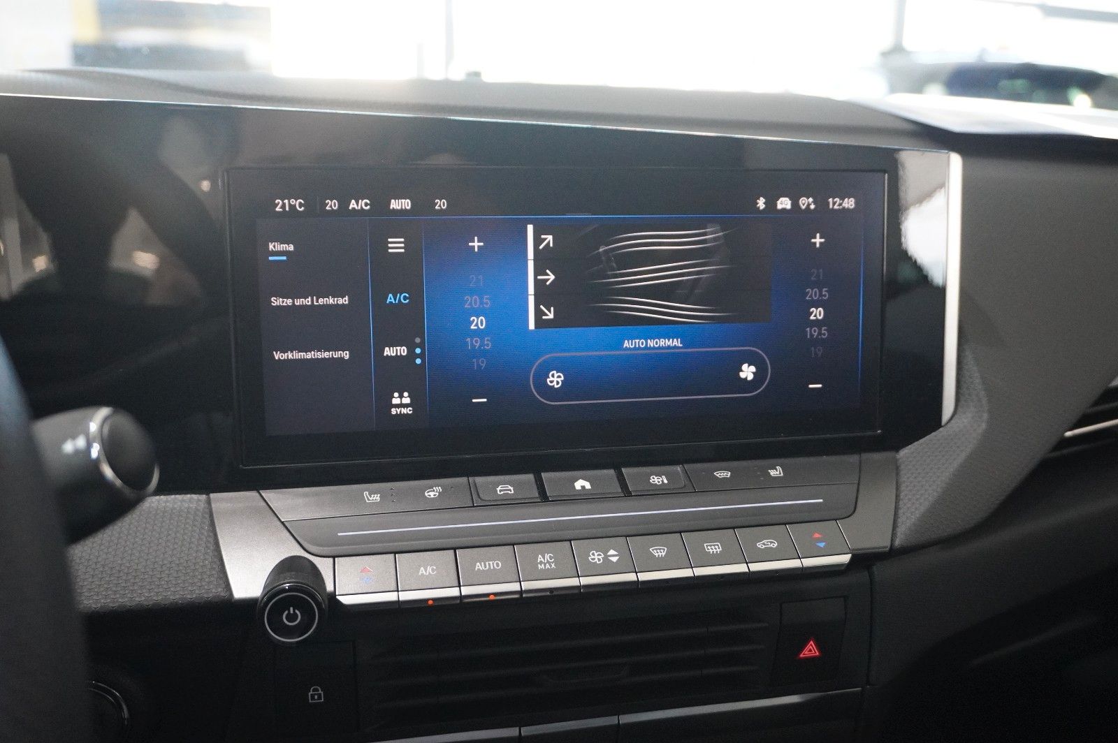 Fahrzeugabbildung Opel Astra L Lim. 1.6 HYBRID ELEGANCE NAVI/LED/SH/AHK