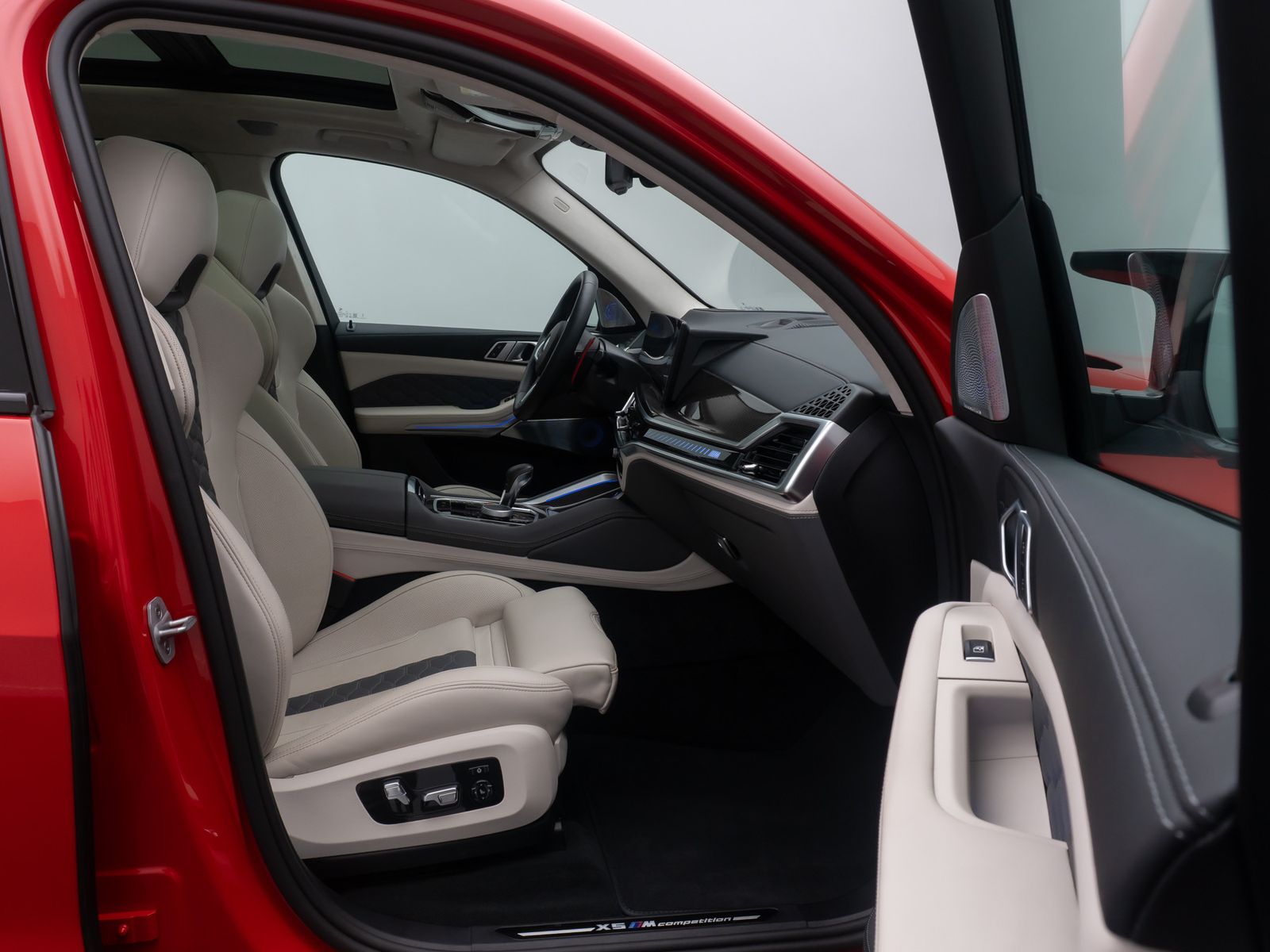 Fahrzeugabbildung BMW X5 M Competition Sky Lounge B&W Massage MegaVoll