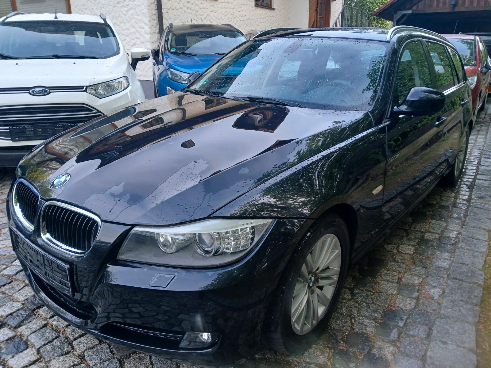 BMW 318i Touring  Automatik  NAVI+XENON+PDC+PANORAMA