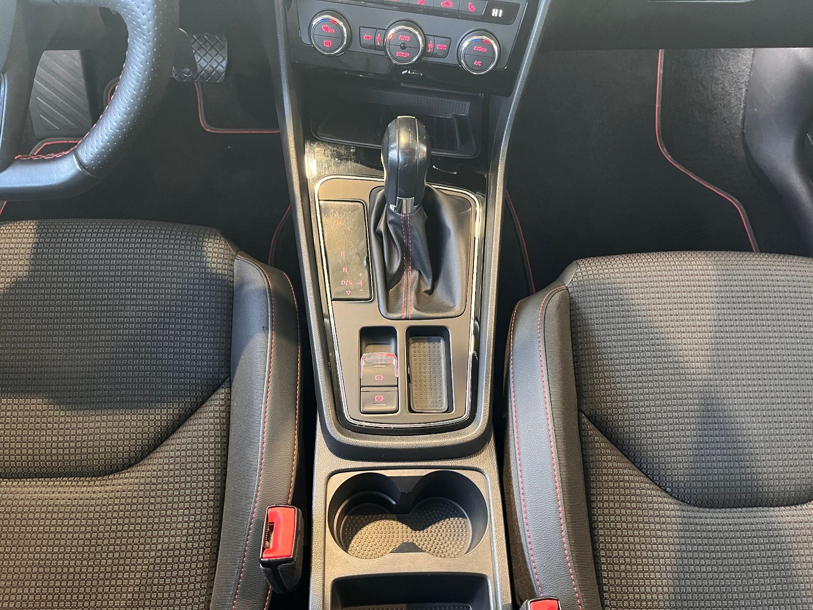 Fahrzeugabbildung SEAT Leon ST FR Black Matt Edition NAVI ALU