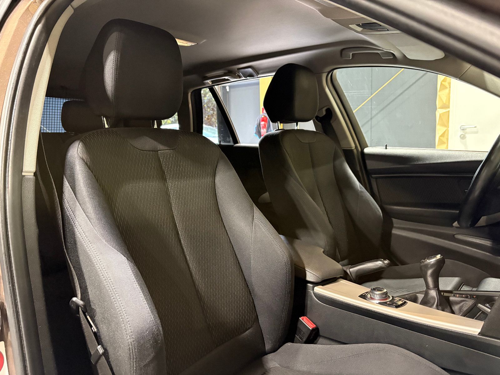 Fahrzeugabbildung BMW 325 Baureihe 3 Touring 325 d/NAVI/PDC/SHZ/KLIMA/