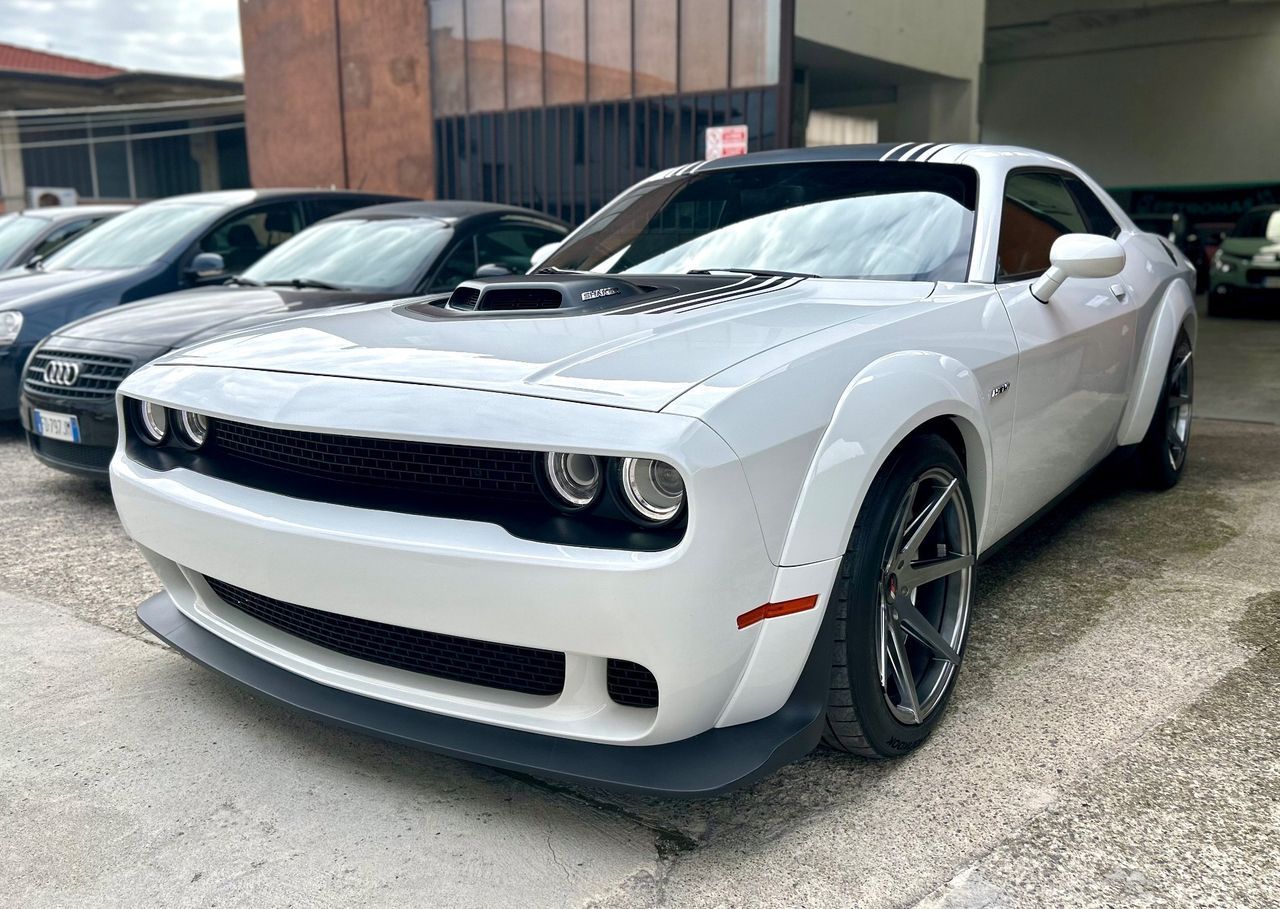 Dodge Challenger 5.7 V8 Shaker wide body