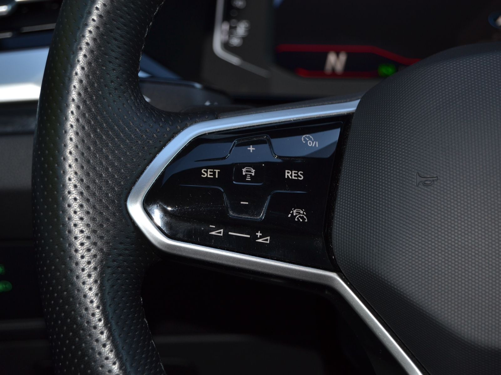 Arteon SB 2.0 TDI 200 PS 4M DSG R-Line VOLL/AHK/