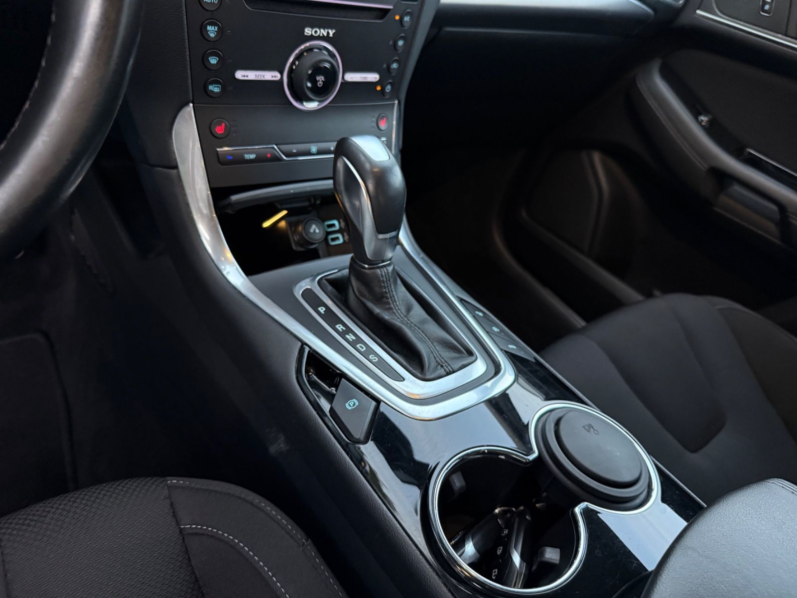 Fahrzeugabbildung Ford S-MAX Titanium/LED/AHK/7-Sitzer/8.Fach/Automatik