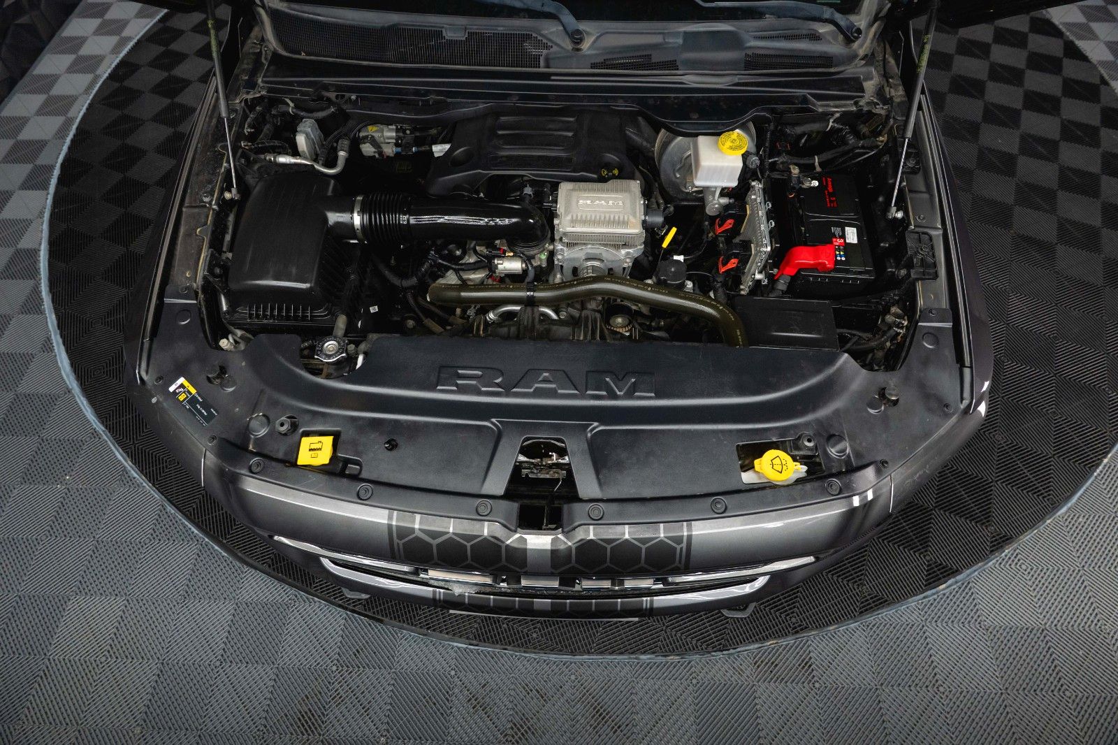 Fahrzeugabbildung Dodge RAM 5.7 V8 HEMI 4x4 LARAMIE Offroad AxleLock 19%