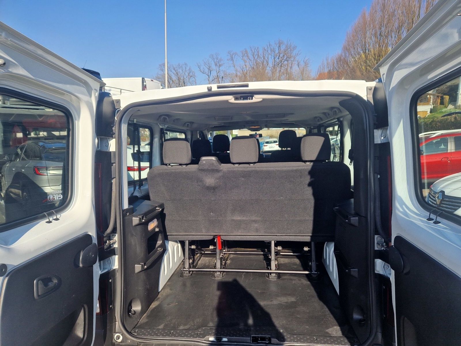 Fahrzeugabbildung Renault Trafic Pkw Combi 8-Sitzer L1H1 2,9t dCi 120
