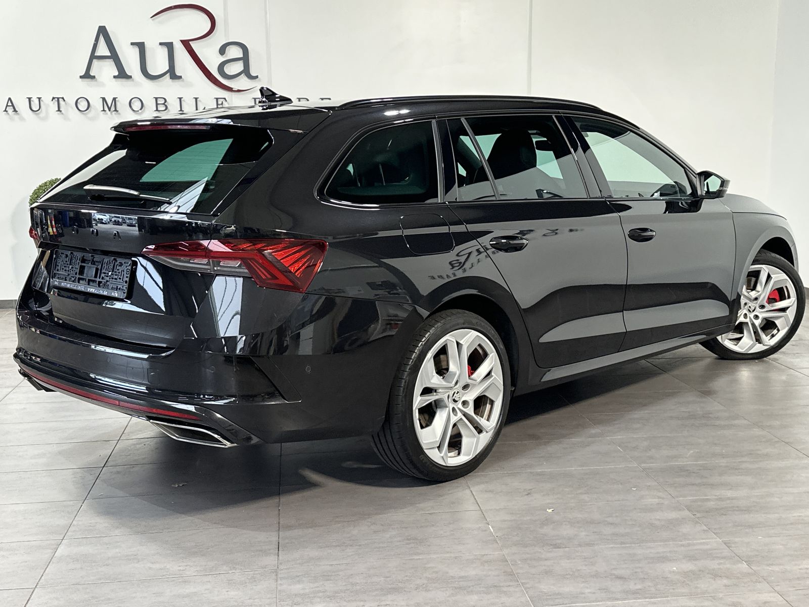 Fahrzeugabbildung SKODA Octavia Combi 1.4 TSI DSG RS iV NAV+LED+VCOCK+PP