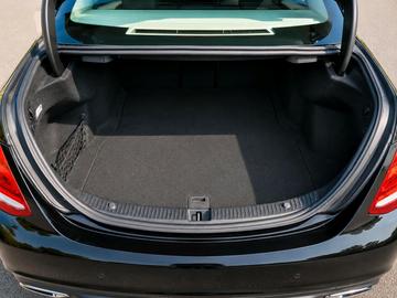 صورة 5 لـ 2017 Mercedes-BENZ C 220