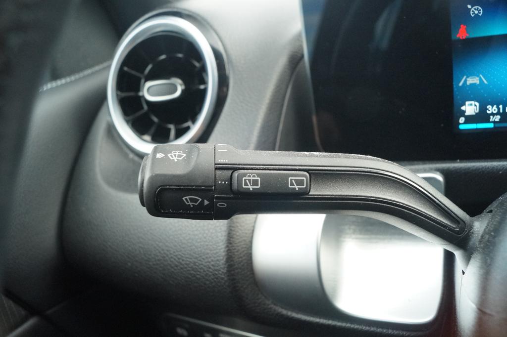 Mercedes-Benz GLB 220