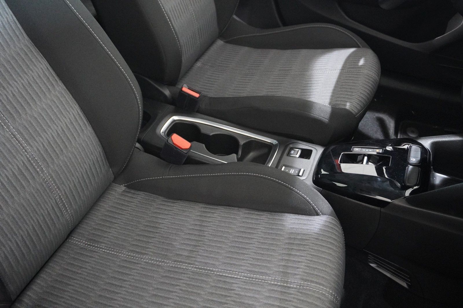 Fahrzeugabbildung Opel Corsa-e F EDITION 7KW NAVI/VIRT/TEMP/DAB/WÄRMEP.