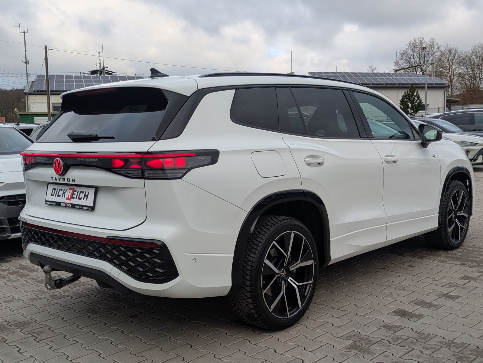 Fahrzeugabbildung Volkswagen Tayron 2.0 TDI 4M R-Line BLACK*7S*AHK*PANO*HUD