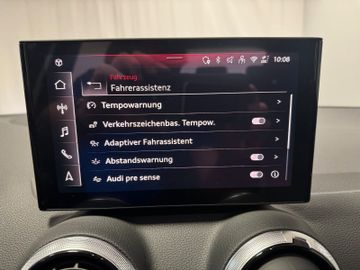Audi Q2 35 TFSI S line Panodach Kamera elek. Heckkl.