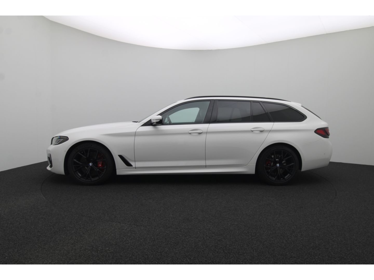 Fahrzeugabbildung BMW 540 d xDrive M Sport Touring Park-Assistent AHK