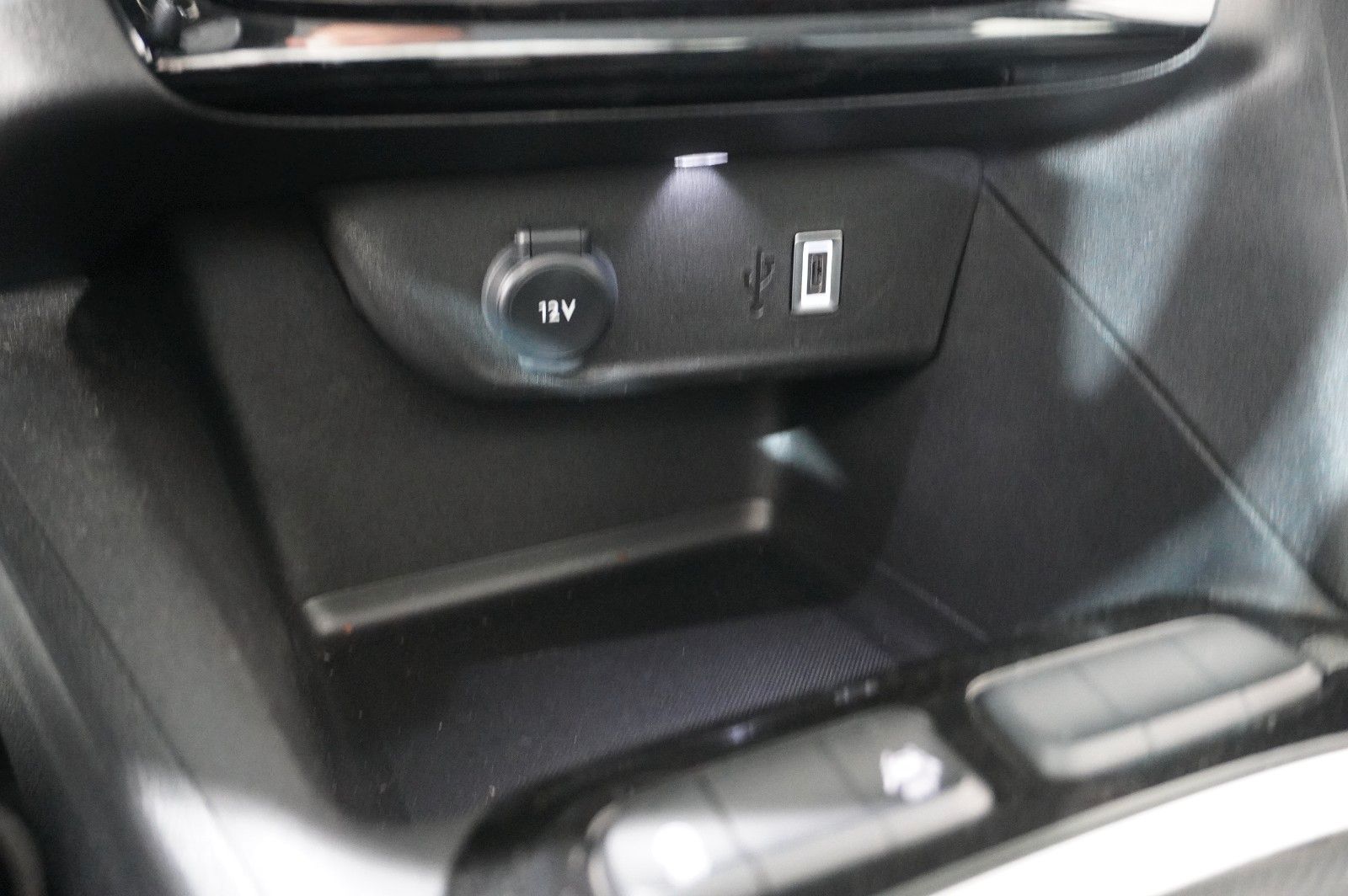 Fahrzeugabbildung Opel Corsa F 1.2 FACELIFT NAVI/LED/KAMERA/VIRTU./DAB+