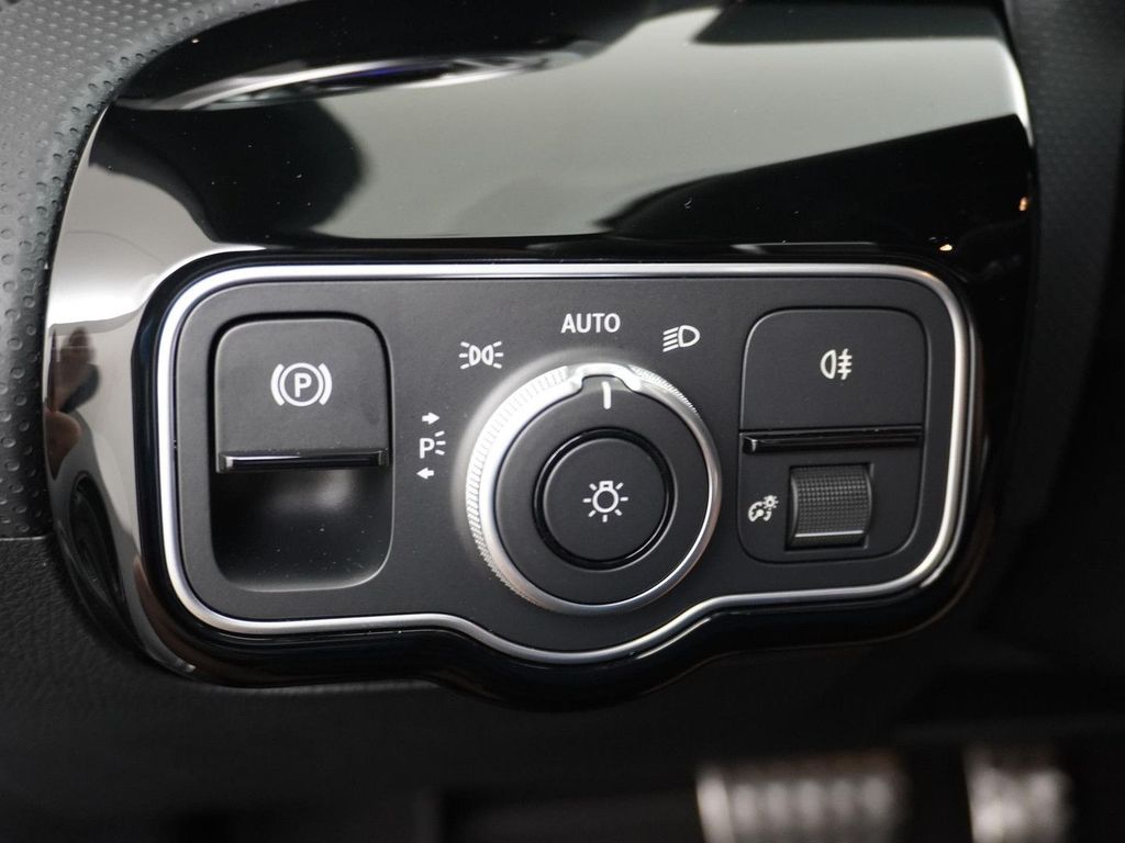 Mercedes-Benz A 180 Star Edition AMG Line | Voorstoelen Verwar