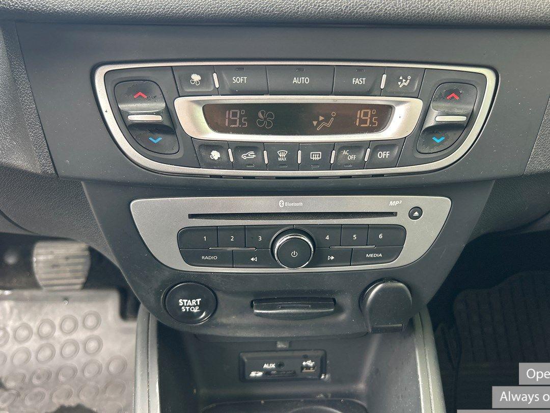 Renault Megane 2014 — photo 23
