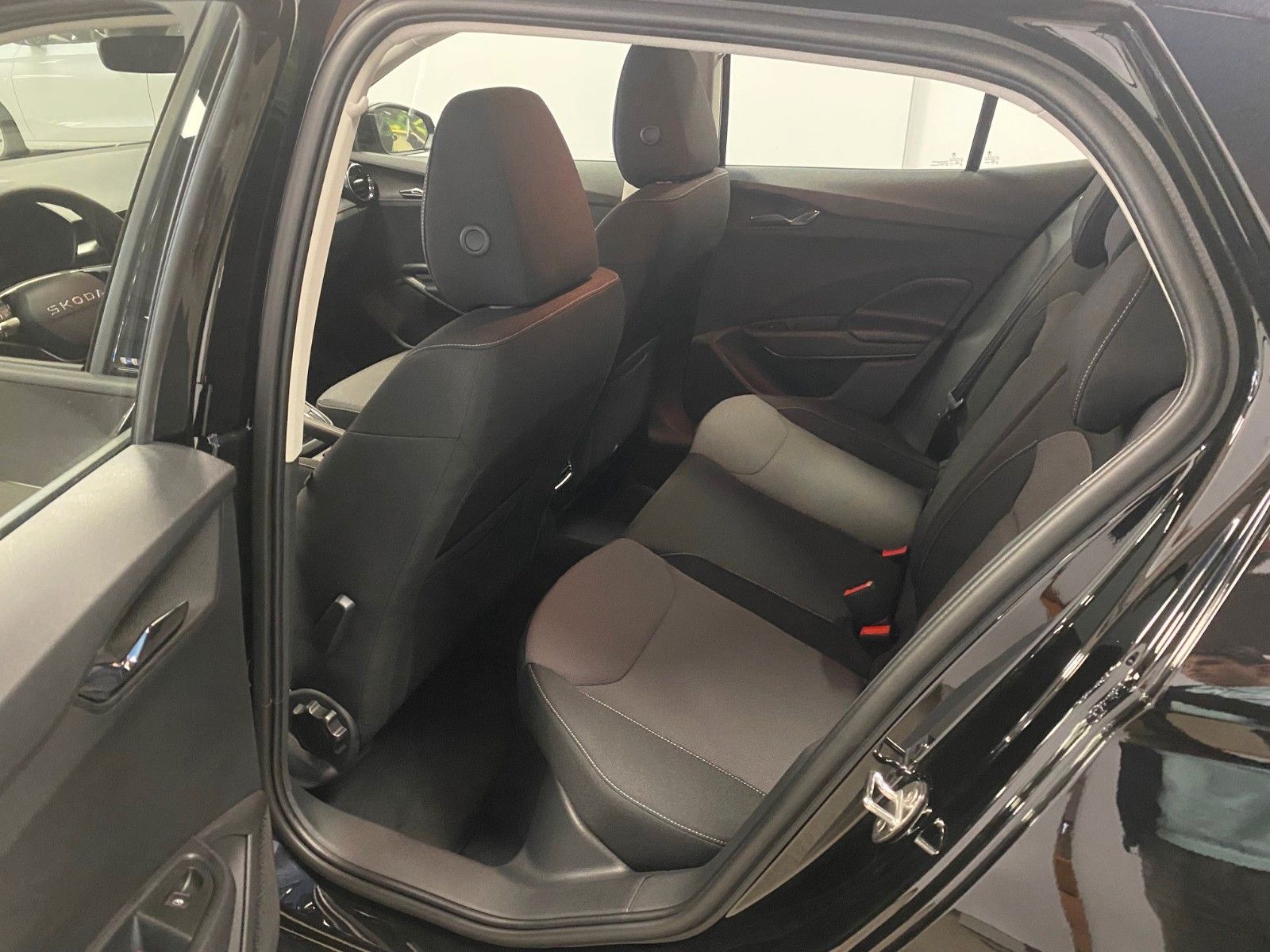 Fahrzeugabbildung SKODA Fabia 1.0l TSI 85kW DSG Drive+ TEMPOMAT+5J.Garan