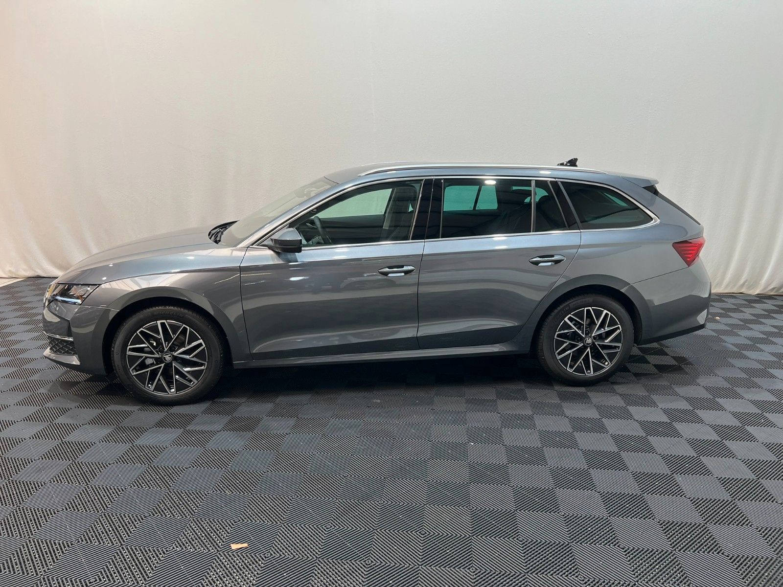 Fahrzeugabbildung SKODA Octavia 2.0 TDI DSG Selection Combi/AHK/ACC
