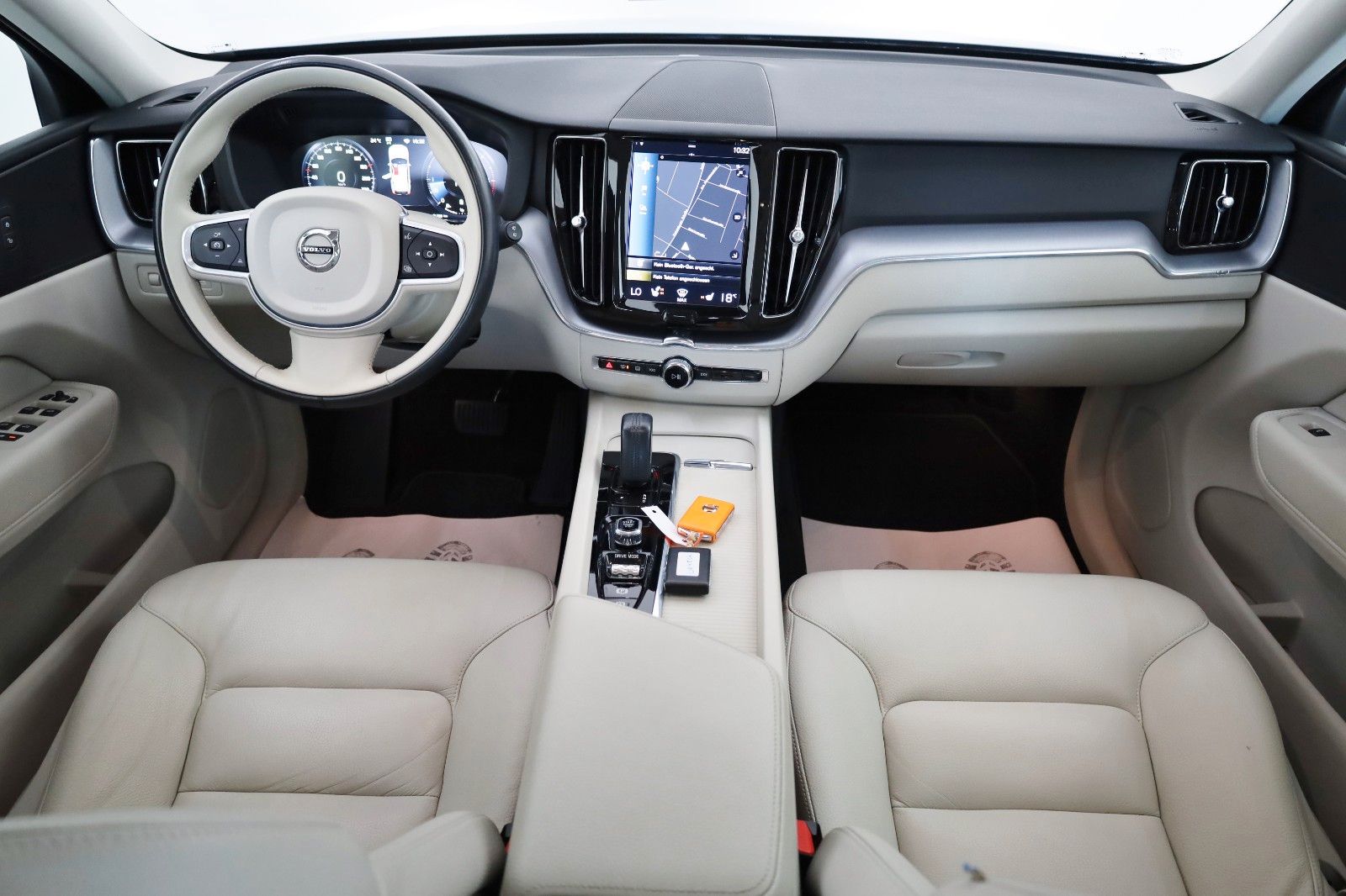 Fahrzeugabbildung Volvo XC60 Momentum Pro Leder,Navi,LED,Panorama,SH,PDC