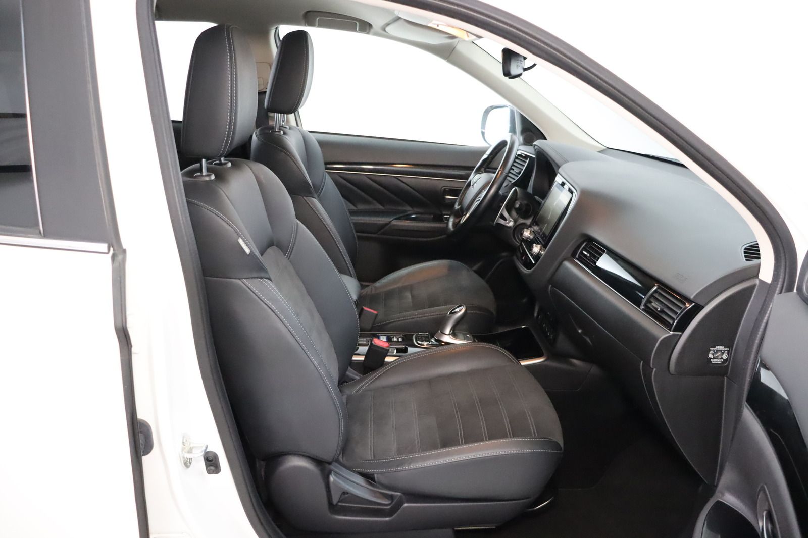 Fahrzeugabbildung Mitsubishi Outlander PHEV 2.4 Plus 4WD