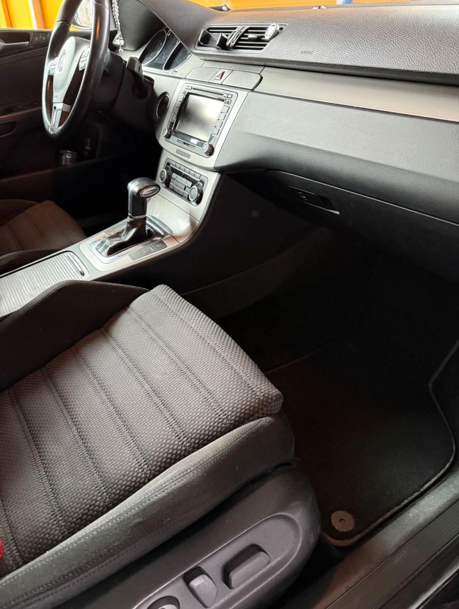 Volkswagen Passat 2010 — photo 12
