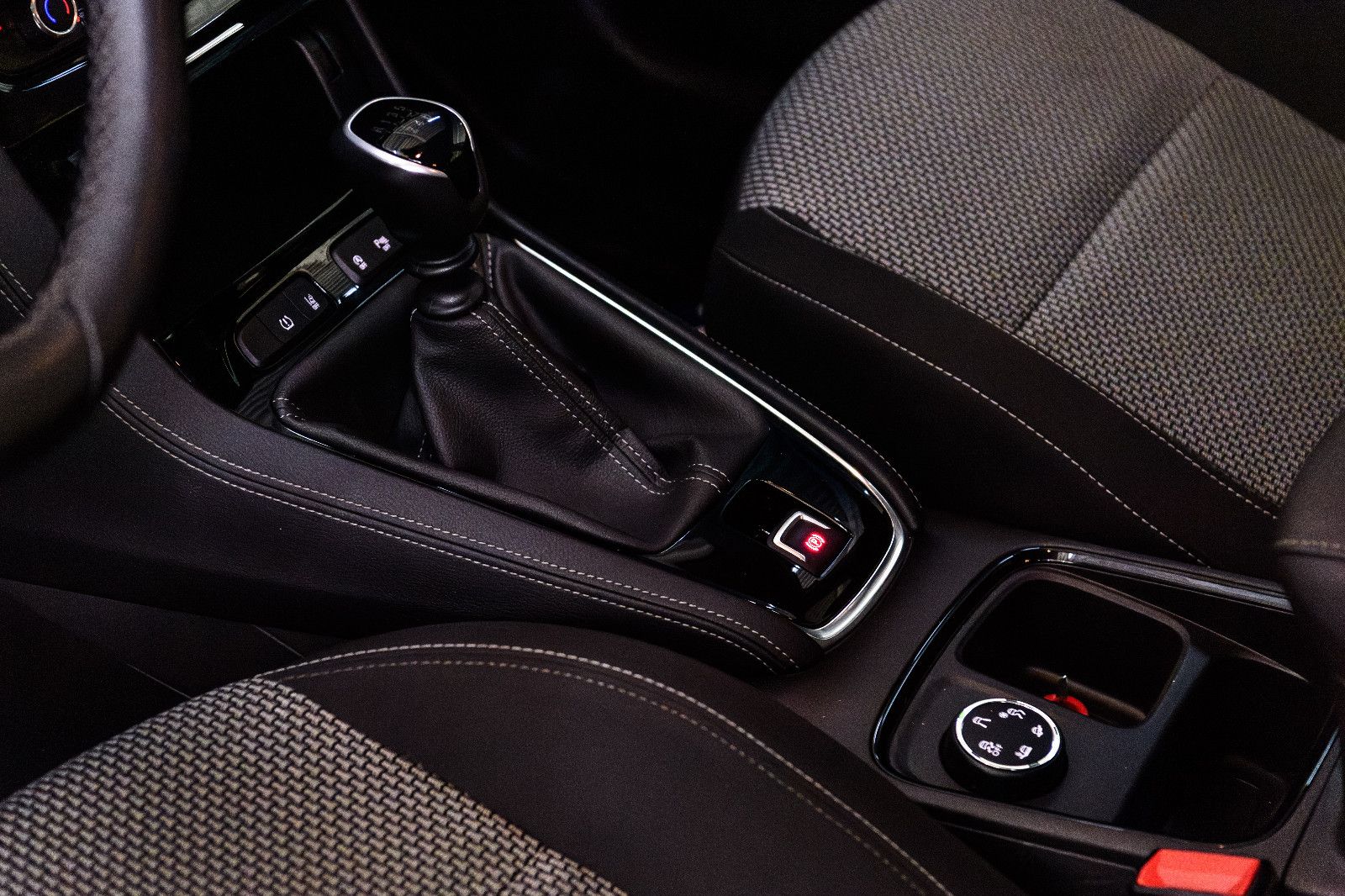 Fahrzeugabbildung Opel Grandland X /Navi+AHK+LED+Grip-Control+SH