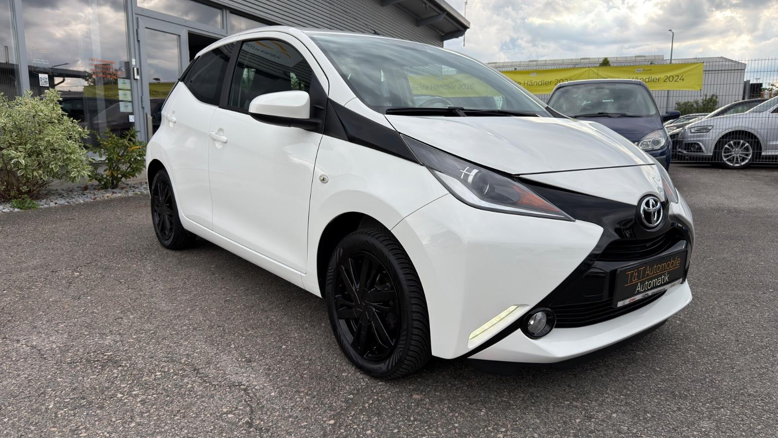 Toyota Aygo Automatik x-play touch Kamera Klima Alu TÜV
