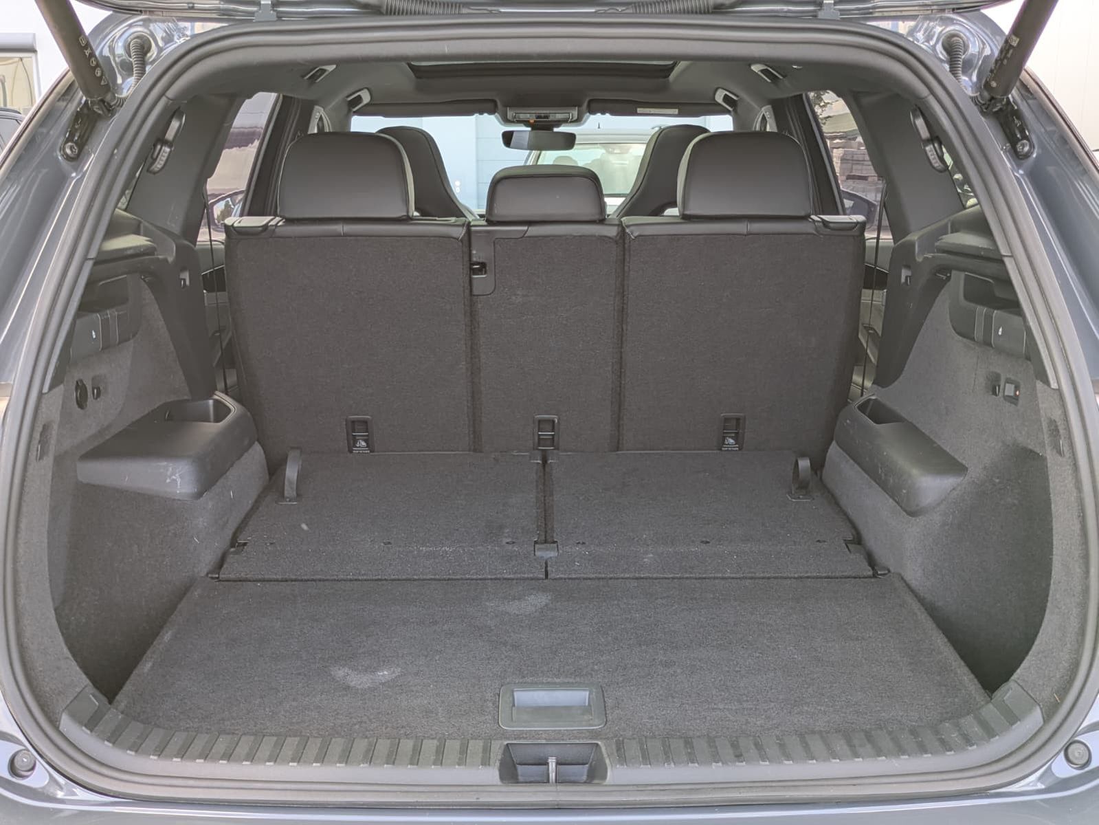 Fahrzeugabbildung Volkswagen Tayron 2.0 TDI 4M R-Line BLACK*7Si*MATRIX*PANO