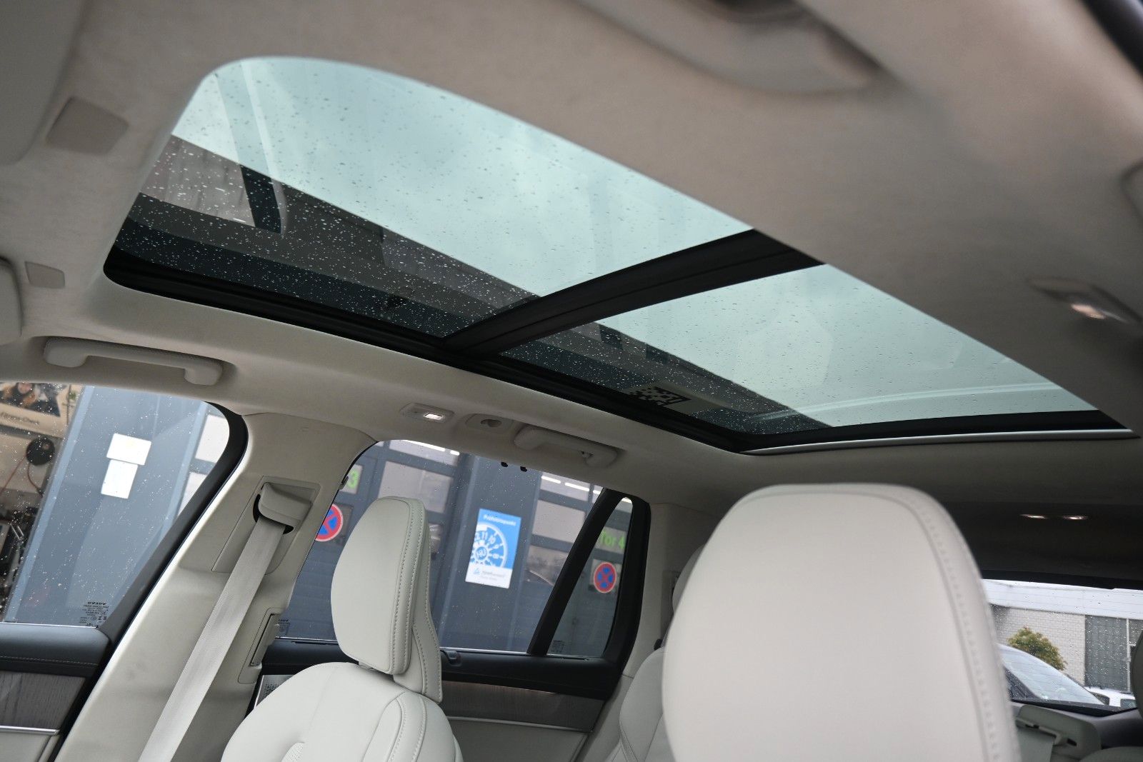 Fahrzeugabbildung Volvo XC90 T8 Ultra Bright AWD*LUFT*AHK*B&W*Massage*