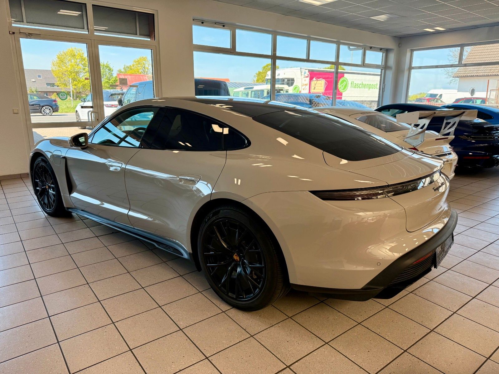 Fahrzeugabbildung Porsche Taycan GTS Panorama/HeadUP/Hinterachlenkung