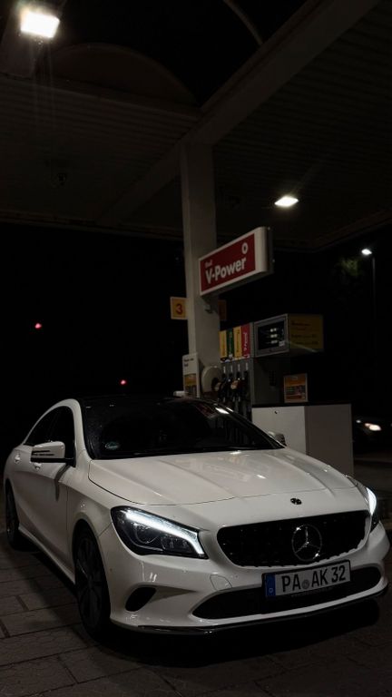 Image of Mercedes-Benz CLA 200