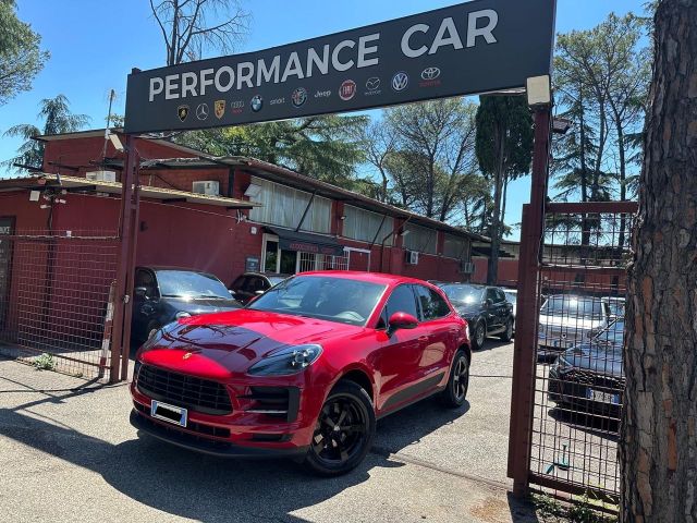PORSCHE Macan