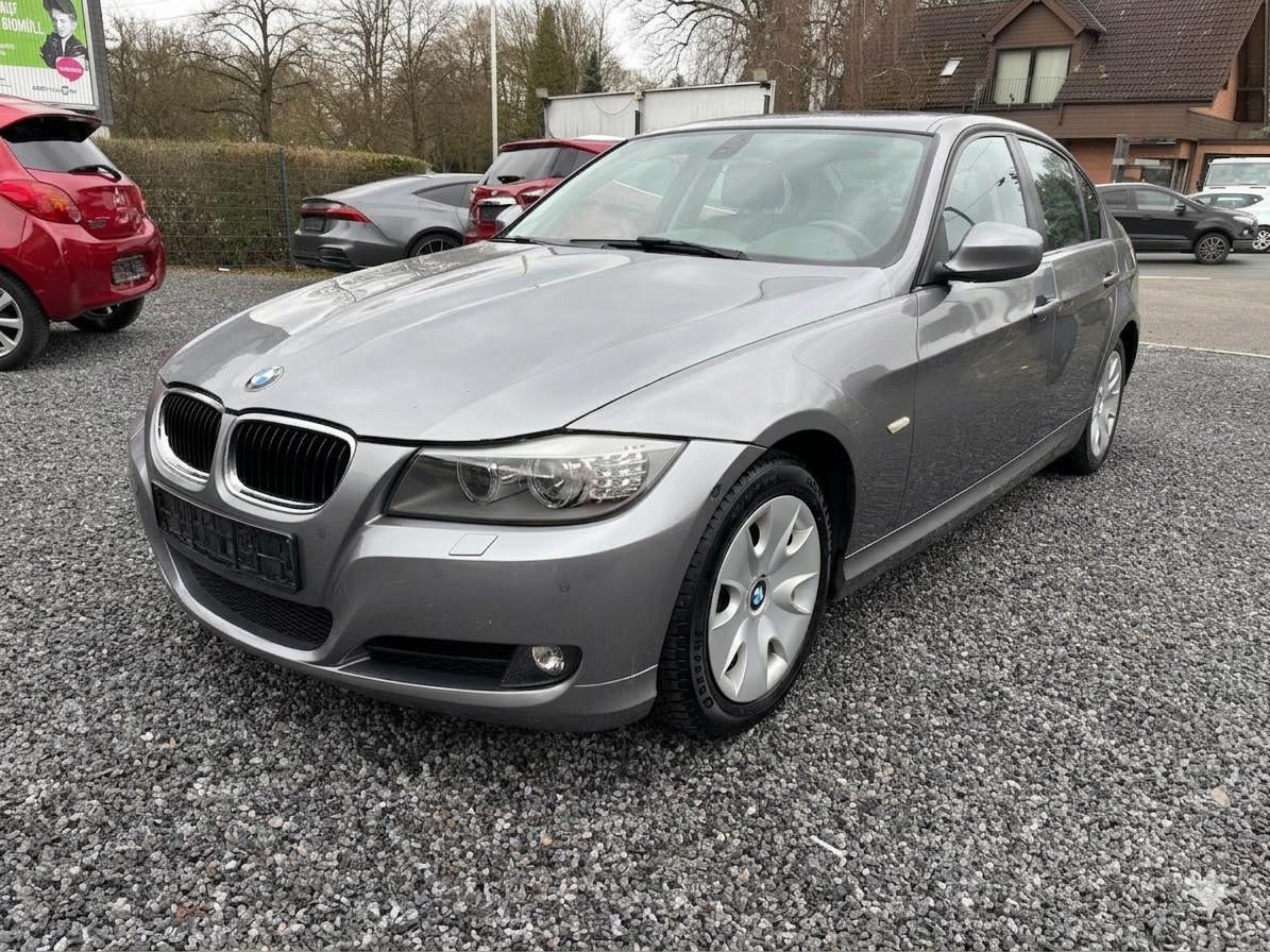 BMW 320i * LEDER * NAVI * XENON * AUT *