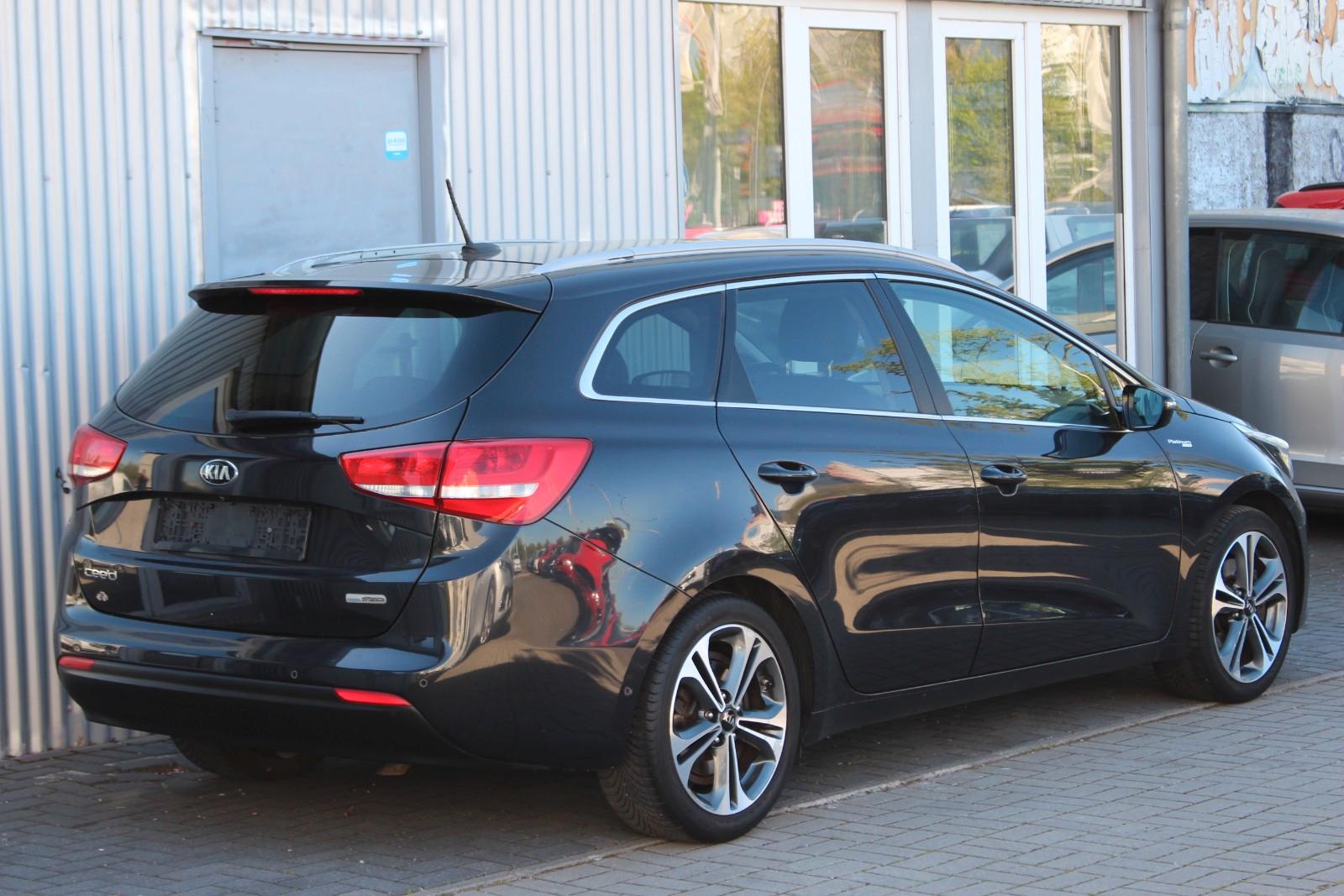 Kia Ceed Sportswagon Platinum Edition Auto.+Navi+Pan