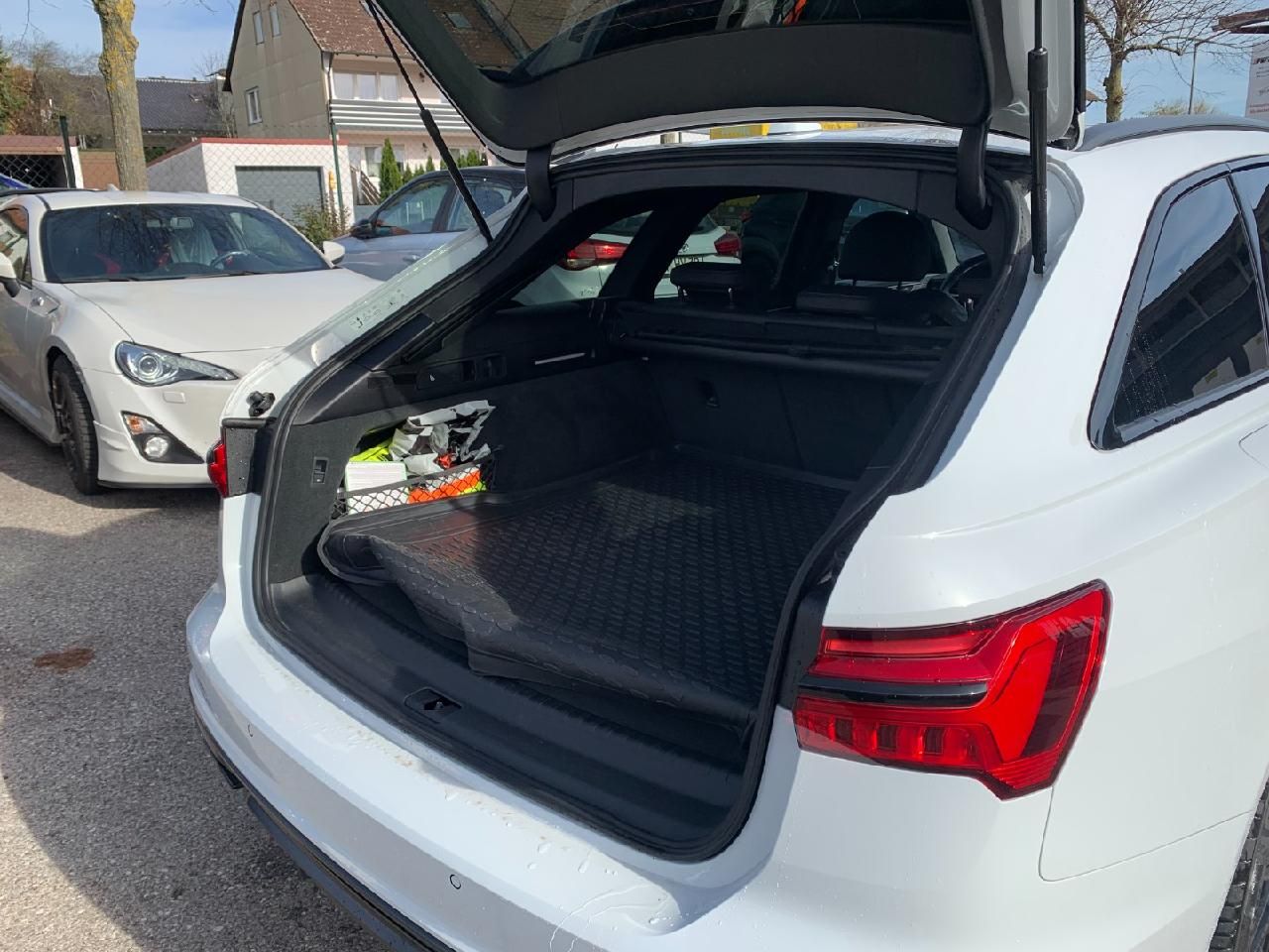 Fahrzeugabbildung Audi A6 Avant 55 TFSI e quattro sport +Business-Paket