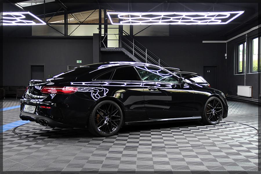 Mercedes-Benz E 200 4MATIC AMG PANO / NAVI / PDC