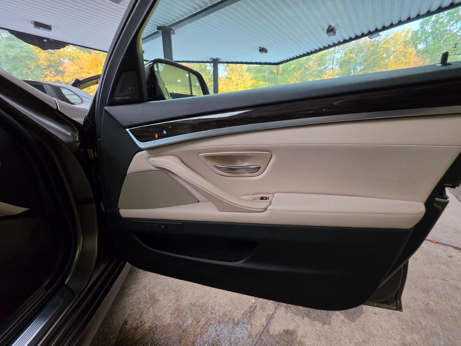 BMW 530d xDrive Touring M-Sportpaket FROZEN/Pano/AHK