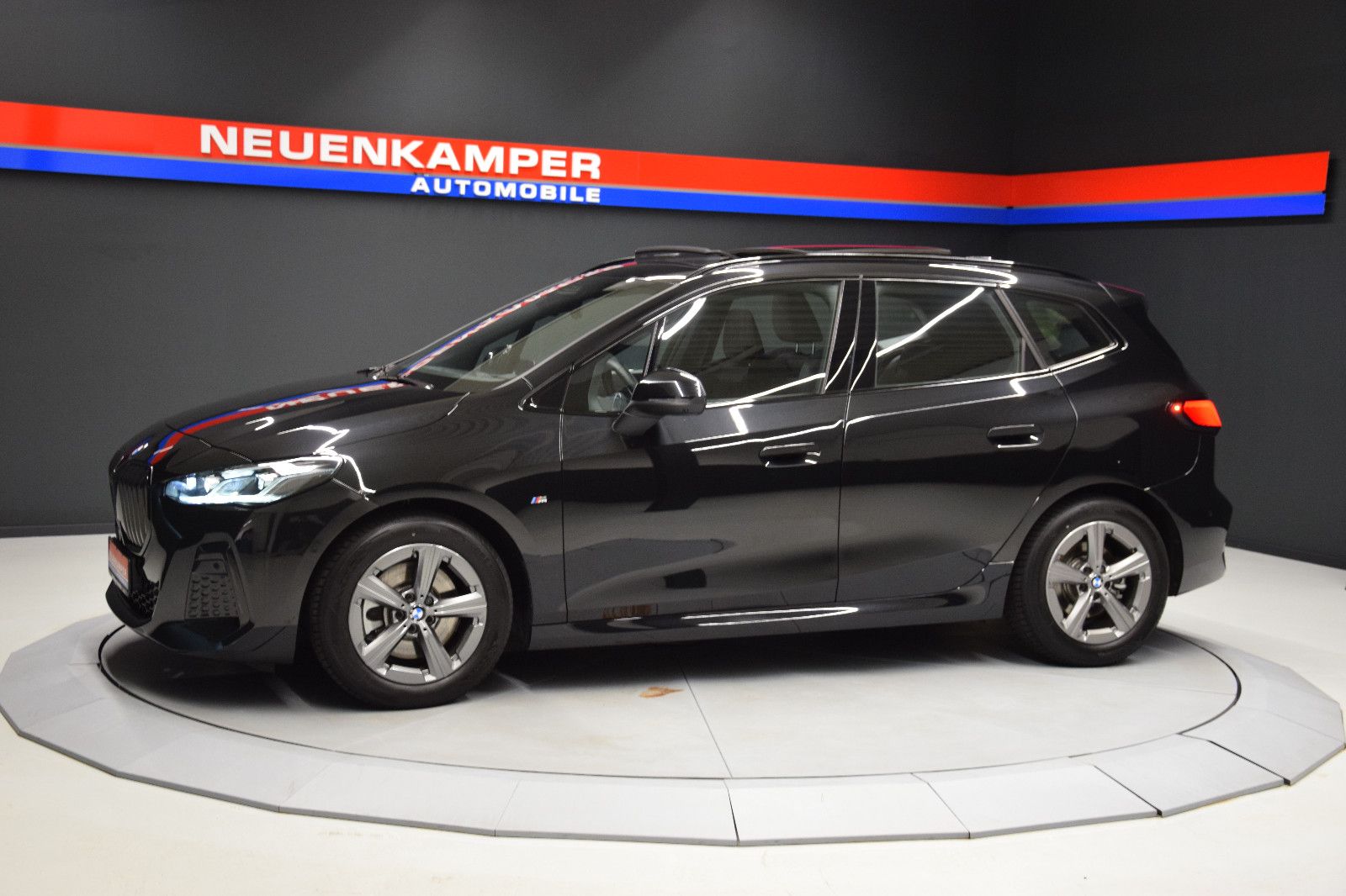 Fahrzeugabbildung BMW 223i Active Tourer xDrive M Sport HuD Pano h/k