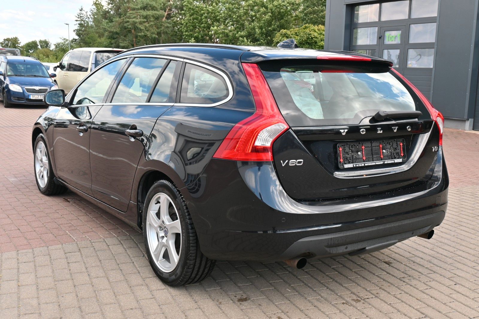 Fahrzeugabbildung Volvo V60 T3 Schlater  Momentum*2xPDC*Xenon*