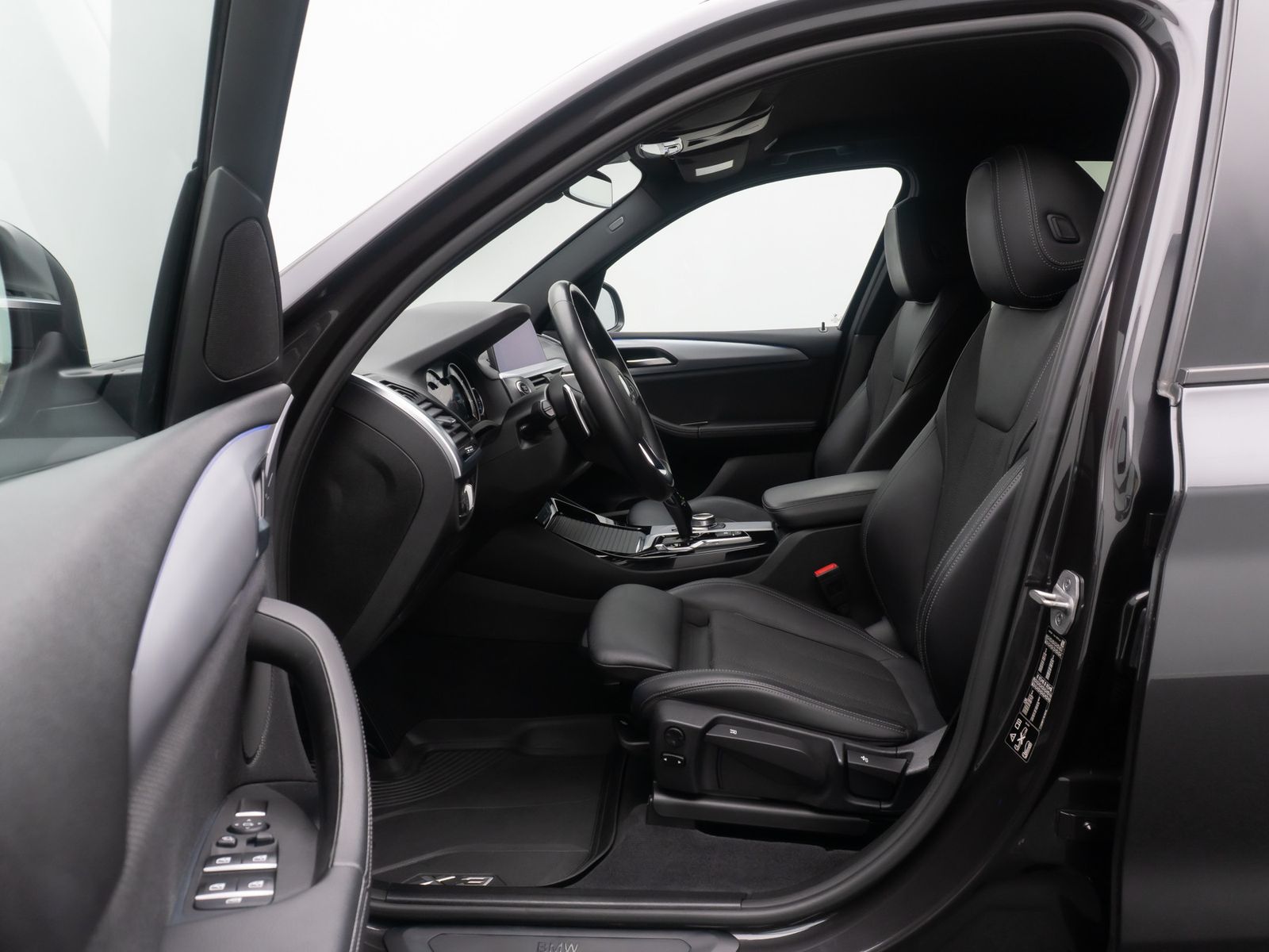 Fahrzeugabbildung BMW X3 xD20d Kamera HUD HiFi AHK Komfort Sport 19"