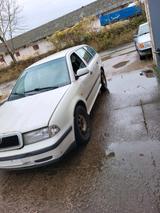 Skoda Octavia 1.9TDI - Skoda Octavia aus 2001: Kombi