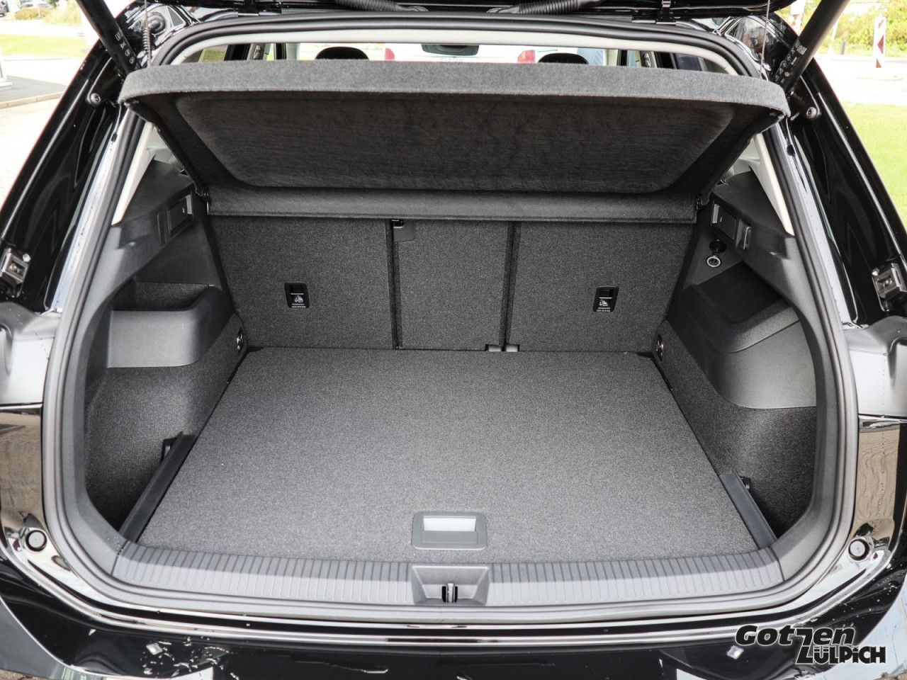 Fahrzeugabbildung Volkswagen Tiguan 1.5 eTSI 110 kW Life DSG PDC LED-Plus