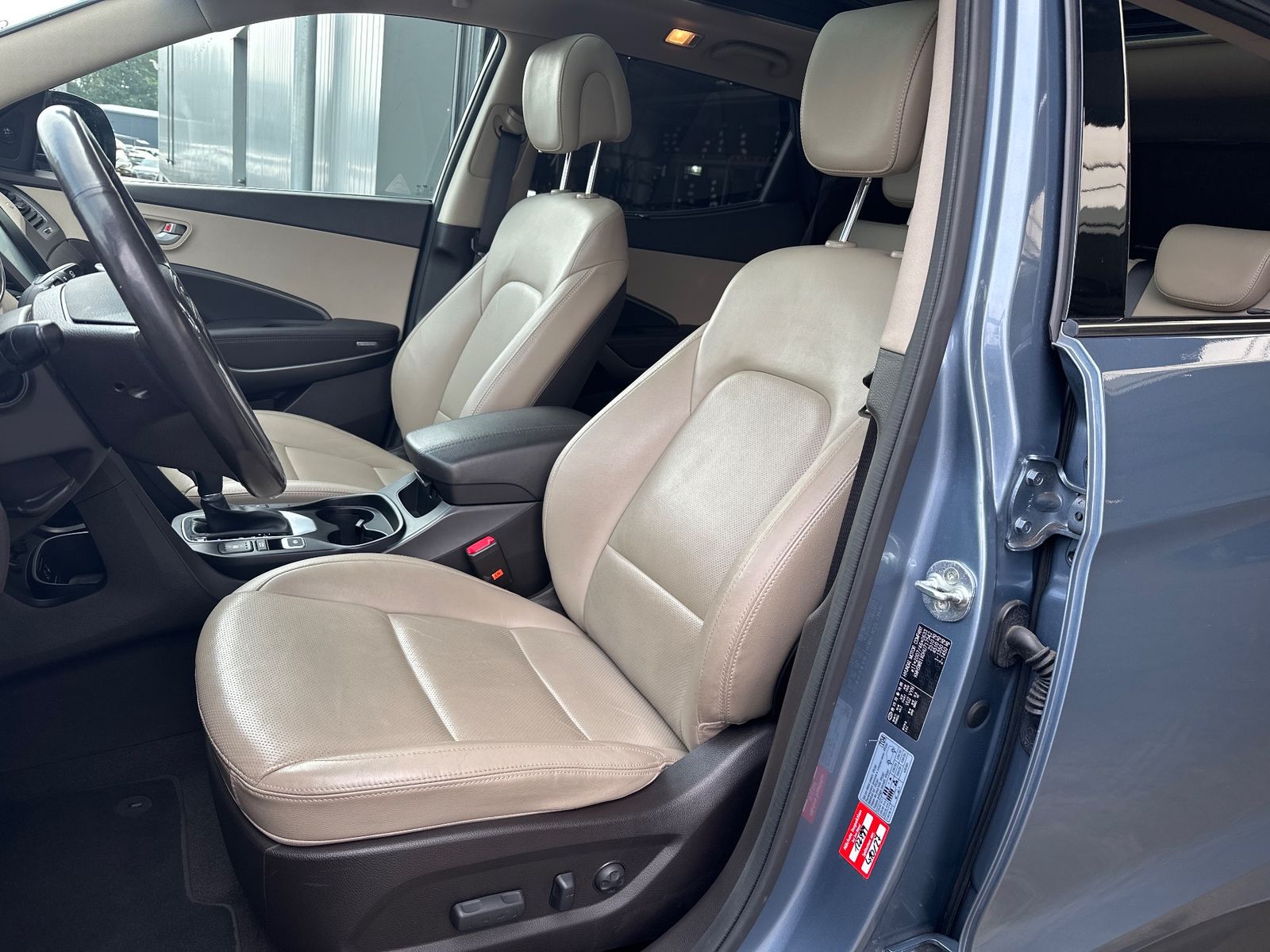 Fahrzeugabbildung Hyundai Santa Fe 2.2 CRDi 4WD Automatik NAV+XEN+PANO+AHK