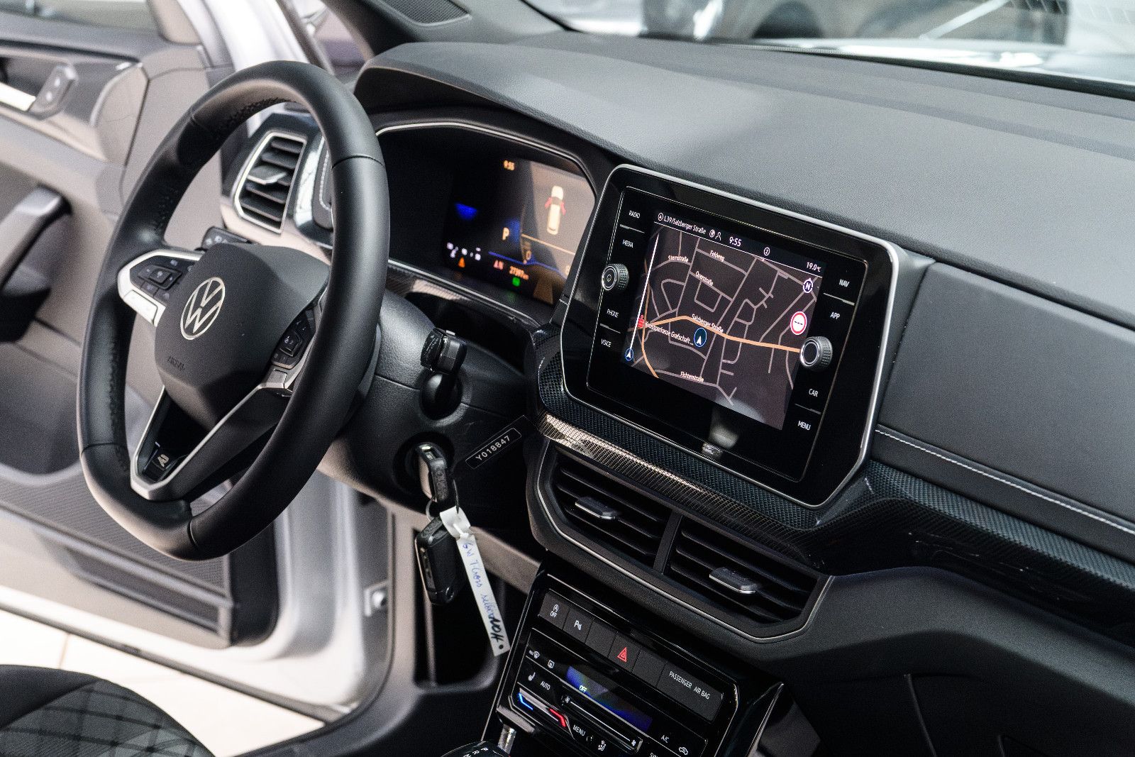 Fahrzeugabbildung Volkswagen T-Cross 1.5 TSI R-Line+LED+IQ+TOTWINKEL+ACC+AHK